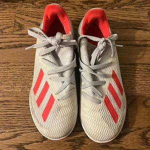 Indoor soccer shoes